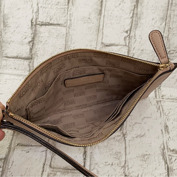 Michael Kors Blush Pink Nude Beige Large Zip Clutch Wallet Wristlet - Picture 5 of 9